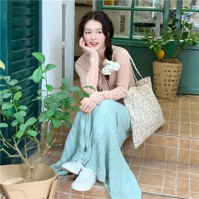 重生后，开局给校花一香蕉皮